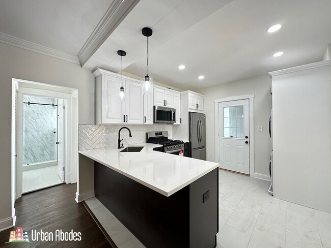 3045 W Addison St, Unit J09W in Chicago, IL - Building Photo - Building Photo