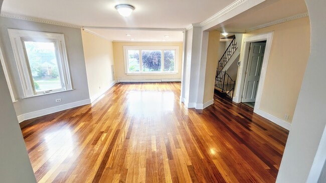 32 Charles St in Lynbrook, NY - Building Photo - Building Photo