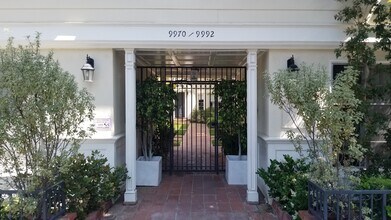 9982 Durant Dr, Unit 9972 in Beverly Hills, CA - Building Photo - Building Photo