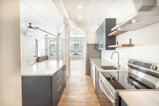112 Mcgill Rue in Montréal, QC - Building Photo - Building Photo
