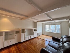 57 Clarendon Ave, Unit 2 in Somerville, MA - Foto de edificio - Building Photo