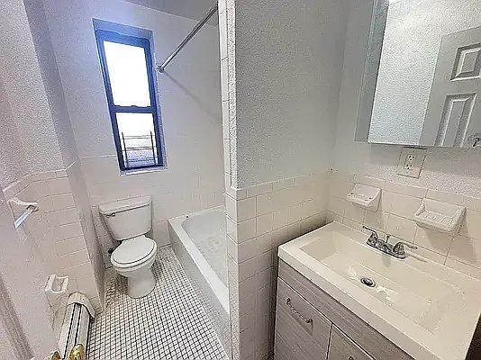 2463 Valentine Ave in Bronx, NY - Building Photo - Building Photo