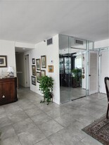 17600 N Bay Rd, Unit N905 in Sunny Isles Beach, FL - Building Photo - Building Photo