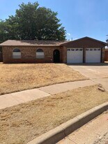 7404 Fir Ave in Lubbock, TX - Building Photo
