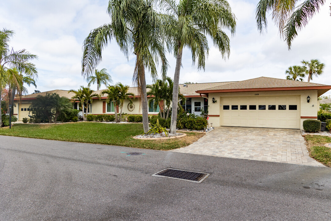 Lancaster at King's Point in Sun City Center, FL - Building Photo