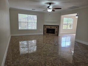 16715 N Mist Dr in Houston, TX - Foto de edificio - Building Photo