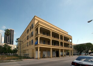 1601-1607 NE 2nd Ave in Miami, FL - Foto de edificio - Building Photo