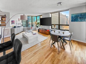 400 N La Salle Dr in Chicago, IL - Building Photo - Building Photo