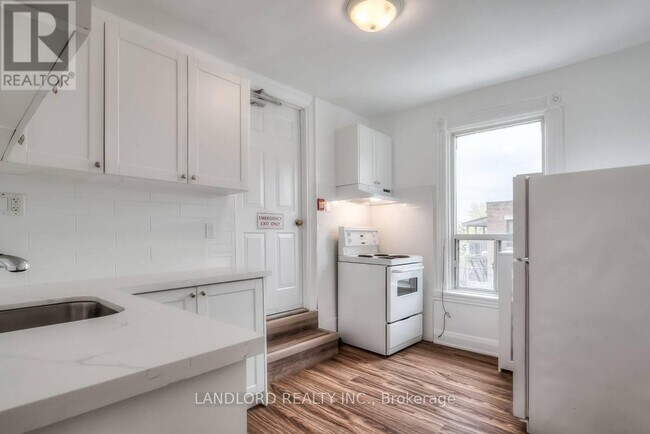 45 Clinton St in Toronto, ON - Building Photo - Building Photo