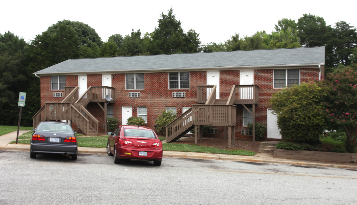 Creekridge Crossing in Greensboro, NC - Foto de edificio