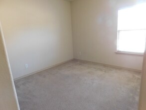 5001 Prestwick Dr in Arlington, TX - Building Photo - Building Photo