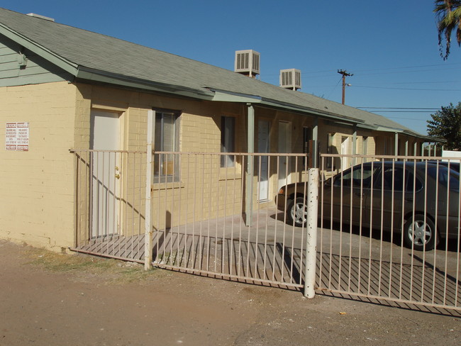 Buckeye Apartments in Phoenix, AZ - Building Photo - Building Photo