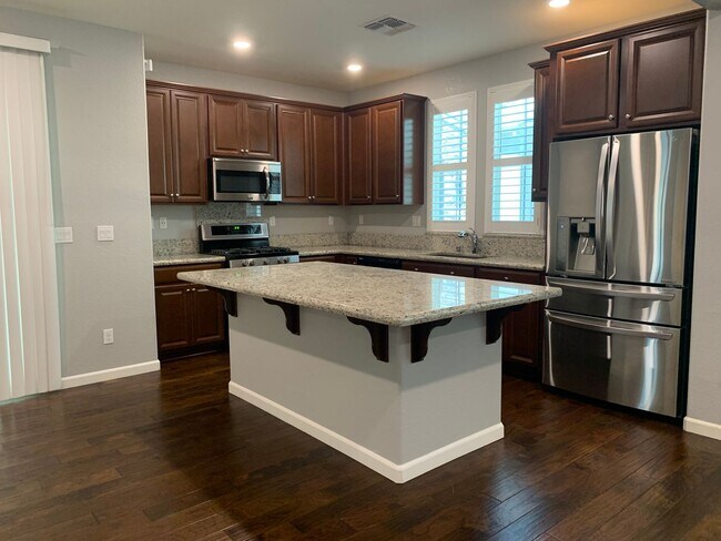 1025 Dennington Pl in Roseville, CA - Building Photo - Building Photo