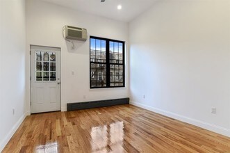 308 Troutman St-Unit -3-R in Brooklyn, NY - Building Photo - Building Photo