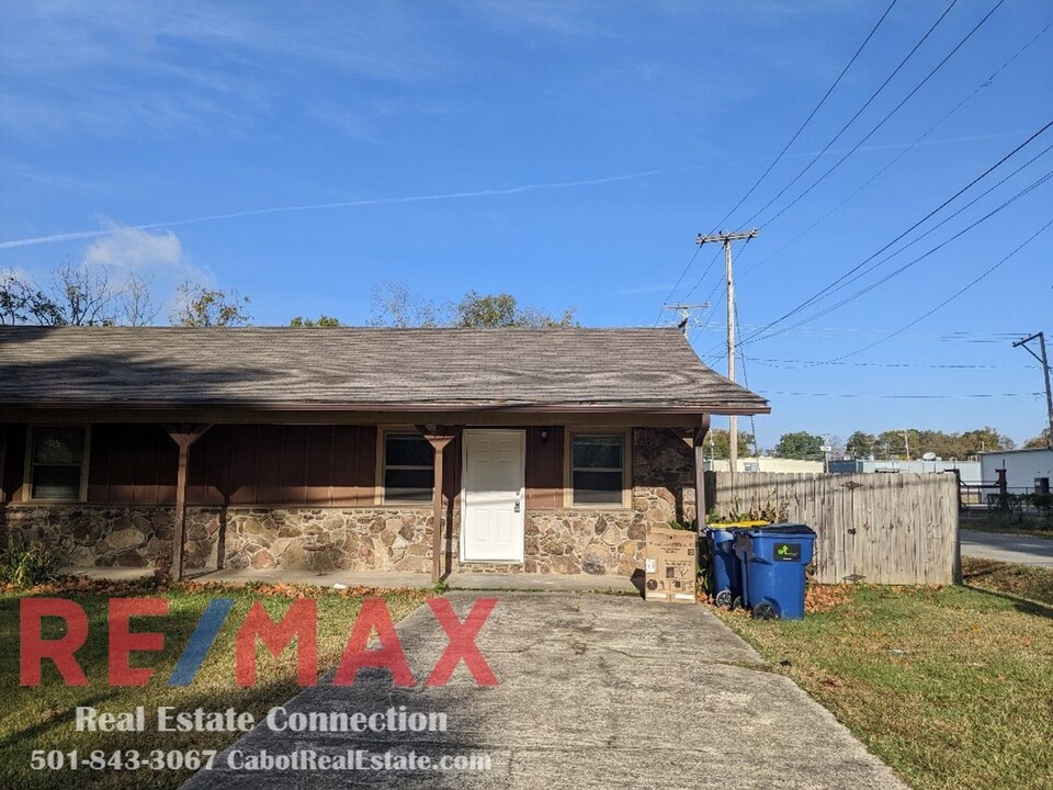 300 S Grant St in Cabot, AR - Building Photo