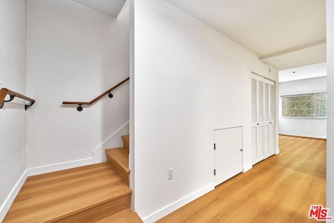 2864 Sunset Pl in Los Angeles, CA - Building Photo - Building Photo