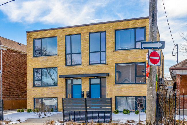 7-9 Juliet Cres in Toronto, ON - Building Photo - Building Photo