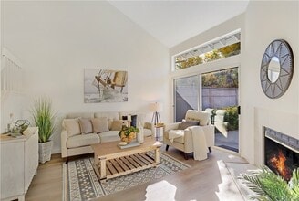 1 Sandalwood, Unit 10 in Aliso Viejo, CA - Building Photo - Building Photo