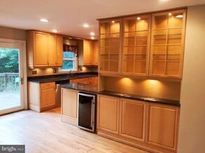 7109 Captains Cove Ct in Alexandria, VA - Building Photo - Building Photo