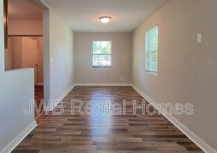 2820 Calloway Cir in Jacksonville, FL - Building Photo - Building Photo