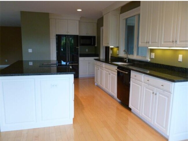 7 Wimbledon Ct in Ipswich, MA - Building Photo - Building Photo