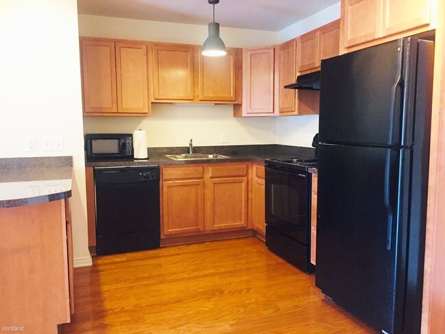 2440 Parmenter Blvd-Unit -Apt 202 in Royal Oak, MI - Building Photo - Building Photo