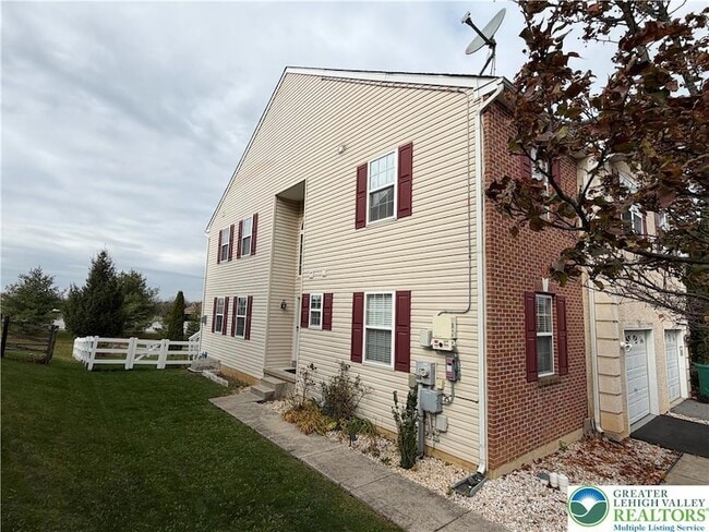 7109 Hunt Dr in Macungie, PA - Foto de edificio - Building Photo