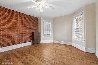 2744 W Nelson St in Chicago, IL - Building Photo - Building Photo