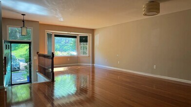 9085 Golden Sunset Ln in Springfield, VA - Building Photo - Building Photo