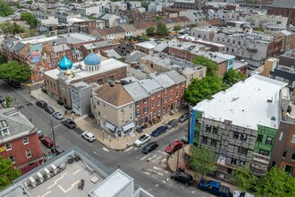 451 Fairmount Ave in Philadelphia, PA - Foto de edificio - Building Photo