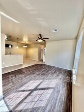141 Bison Court Way in Mustang, OK - Foto de edificio - Building Photo