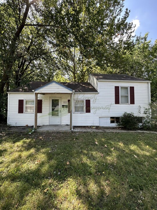 9409 E 67 Terrace in Raytown, MO - Building Photo