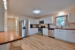 216 Glen Ave in Berlin, NH - Building Photo