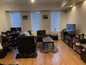 1735 W Crystal St, Unit 2F in Chicago, IL - Foto de edificio - Building Photo