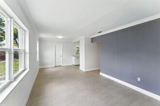1245 NW 84th Terrace in Miami, FL - Building Photo - Building Photo