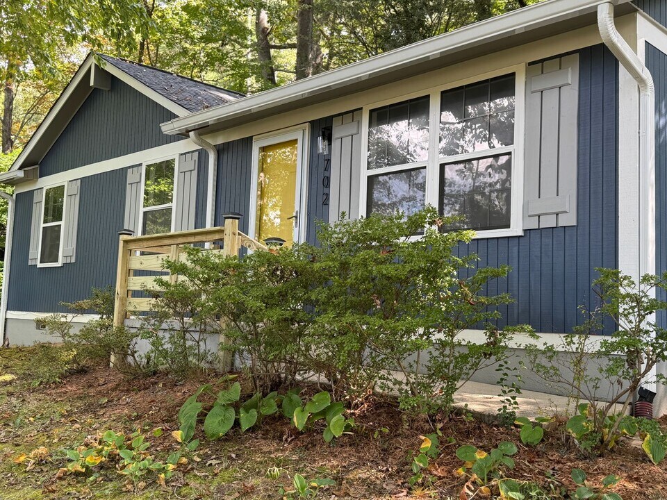 702 Holly Ave in Black Mountain, NC - Building Photo
