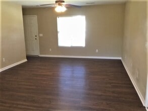 5205 Mount Hope Dr in Winston-Salem, NC - Foto de edificio - Building Photo