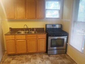 161 Union Ave NE, Unit Apt # 1 in Grand Rapids, MI - Building Photo - Building Photo