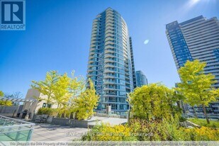 18 Holmes Ave in Toronto, ON - Building Photo