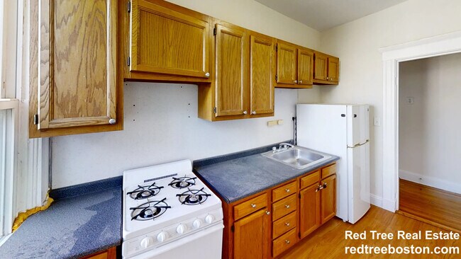 1638 Commonwealth Ave, Unit 25 in Boston, MA - Building Photo - Building Photo