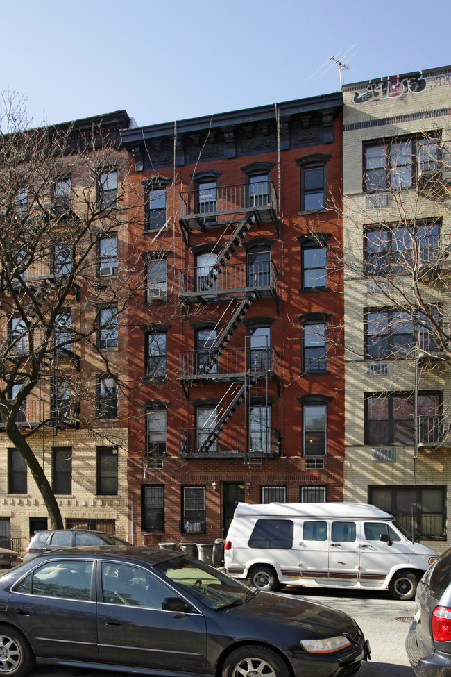 154 E 7th St in New York, NY - Building Photo - Building Photo