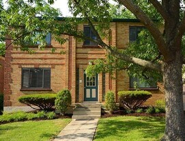 524 Riddle Crest Ln in Cincinnati, OH - Building Photo