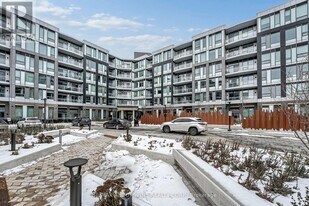 2501 Saw Whet Blvd. in Oakville, ON - Building Photo