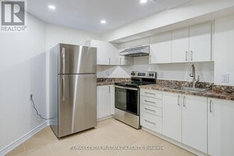 5557 Northrise Rd in Mississauga, ON - Building Photo - Building Photo