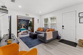 2614 NW 8th St in Gainesville, FL - Building Photo - Building Photo