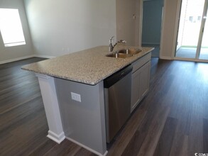 334 Sandridgebury Dr in Little River, SC - Foto de edificio - Building Photo