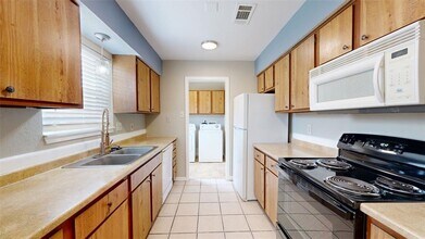 304 Amherst Ct in College Station, TX - Building Photo - Building Photo