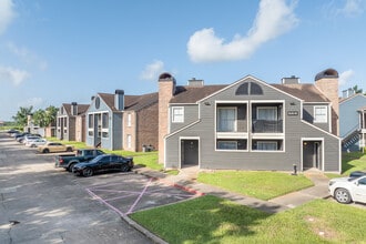 Nichols Square Apartments in Bay City, TX - Building Photo - Building Photo