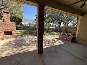 103 Lakeshore Dr in Youngsville, LA - Building Photo - Building Photo