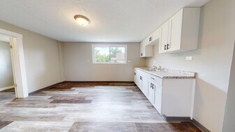 4023 Valley Rd in Cleveland, OH - Building Photo